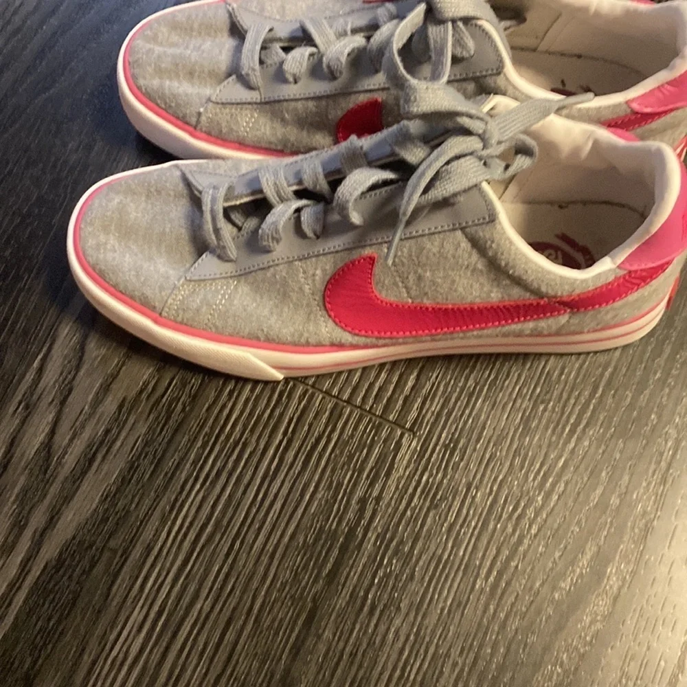 🍍 Nike Women's Gray and Pink Swoosh 🍍SIZE 10🍍H-3